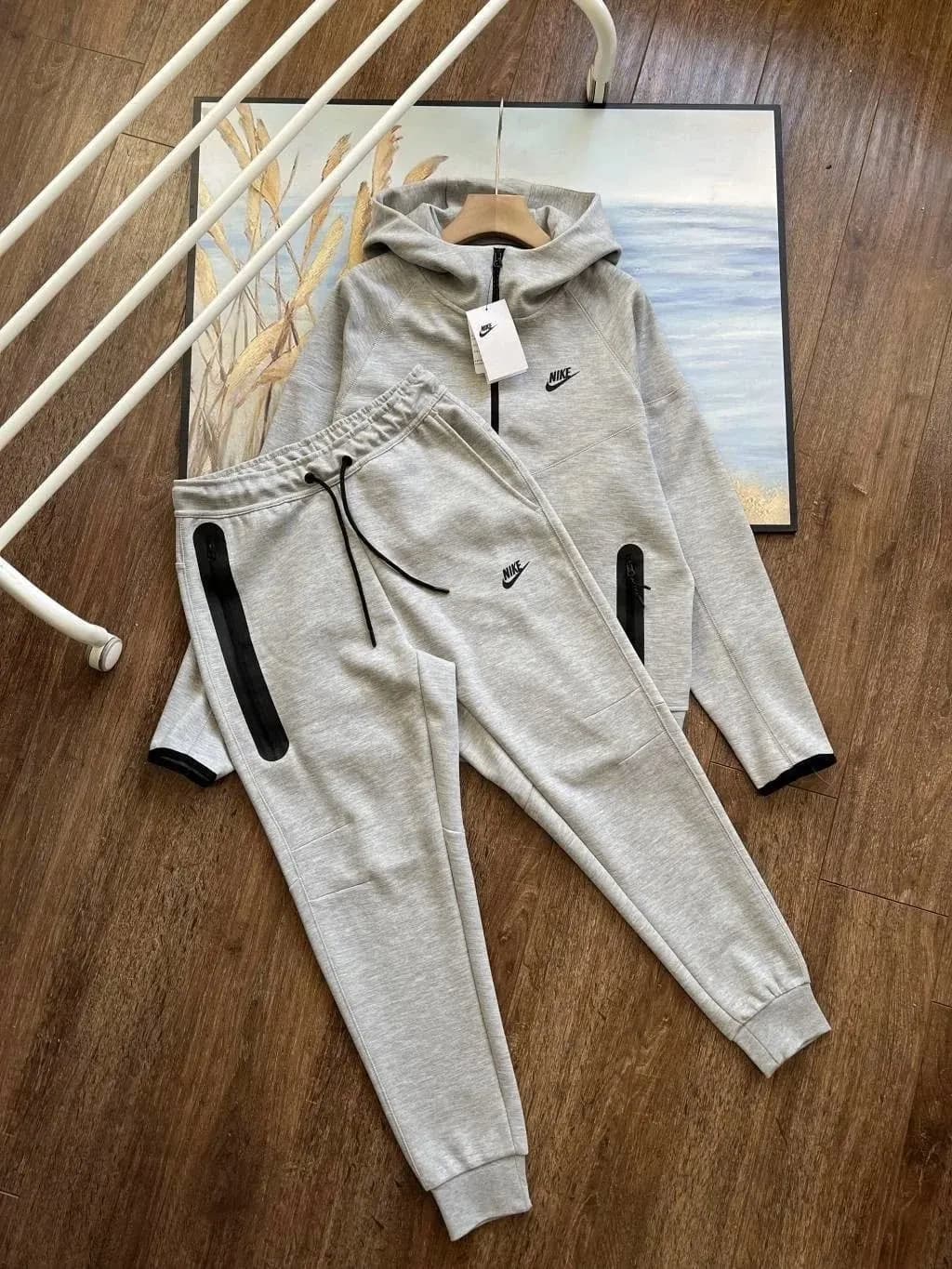 Nike Tech Fleece